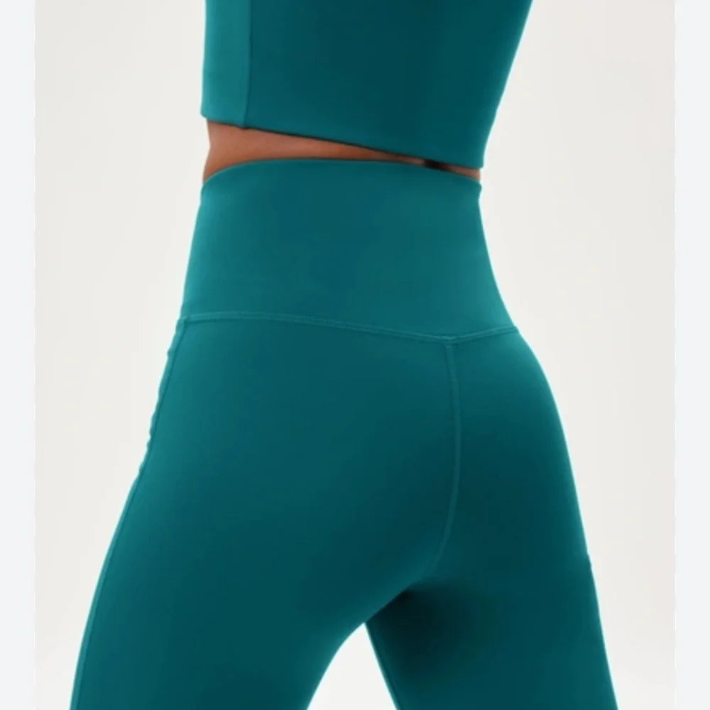 Compressive Pocket Legging - Picture 2 of 5